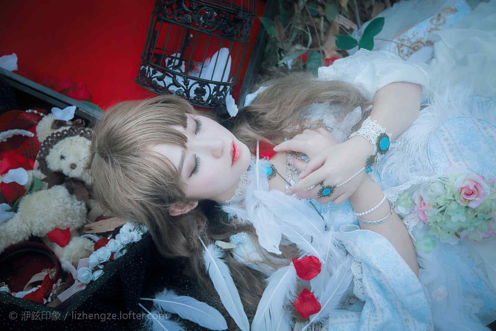 lolita洋装—沉睡在梦中的少女桌面壁纸