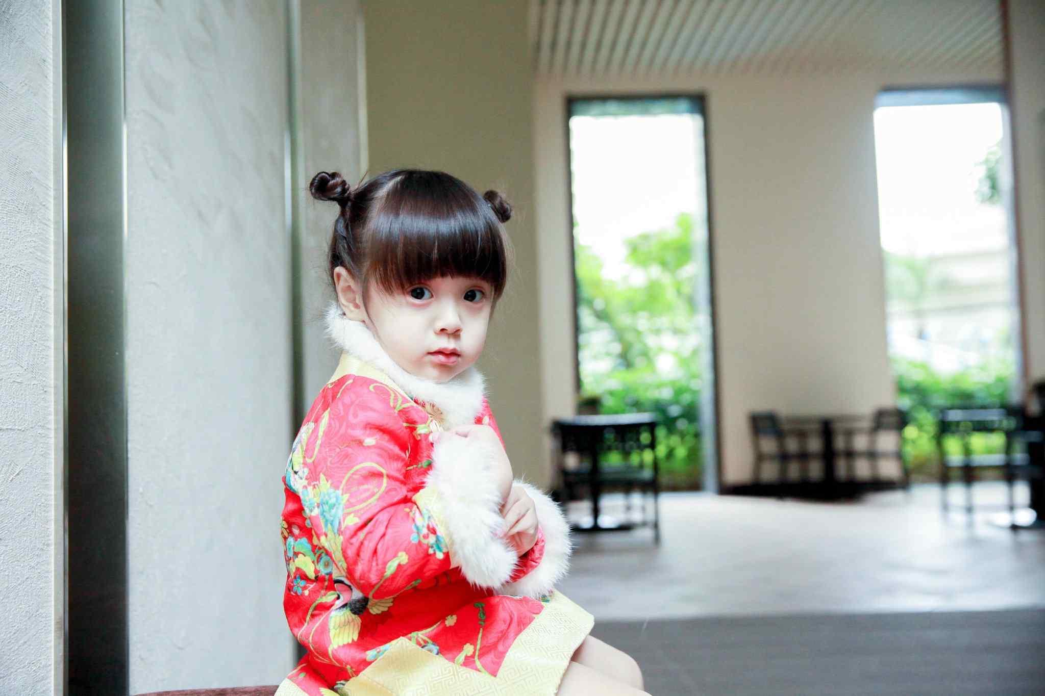 可爱的中国娃娃哈琳桌面壁纸