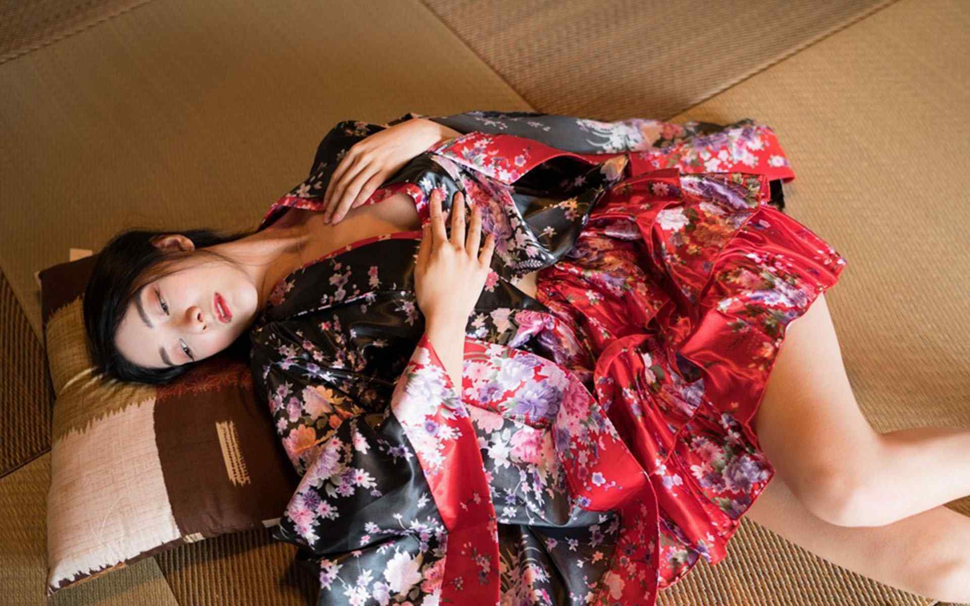 日本美女壁纸性感和服美女妩媚高清桌面壁纸性感美腿美女制服艺术摄影极品诱惑