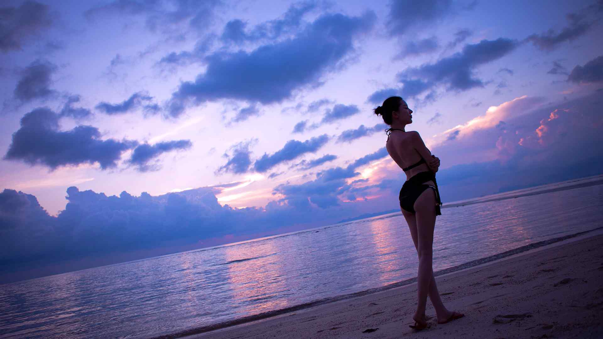 性感美女壁纸海边海滩比基尼美女慕羽茜壁纸性感美腿美女制服艺术摄影