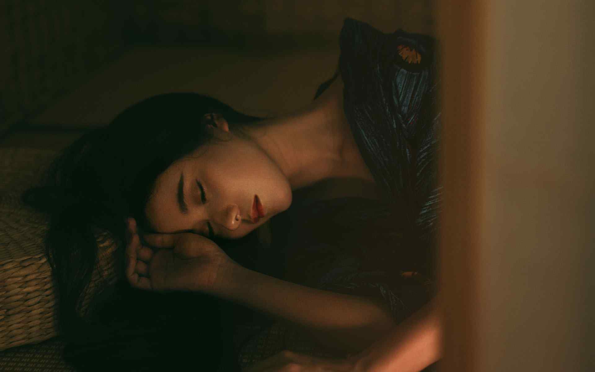 日本美女壁纸性感和服美女昏暗唯美写真高清壁纸性感美腿美女制服艺术摄影极品诱惑