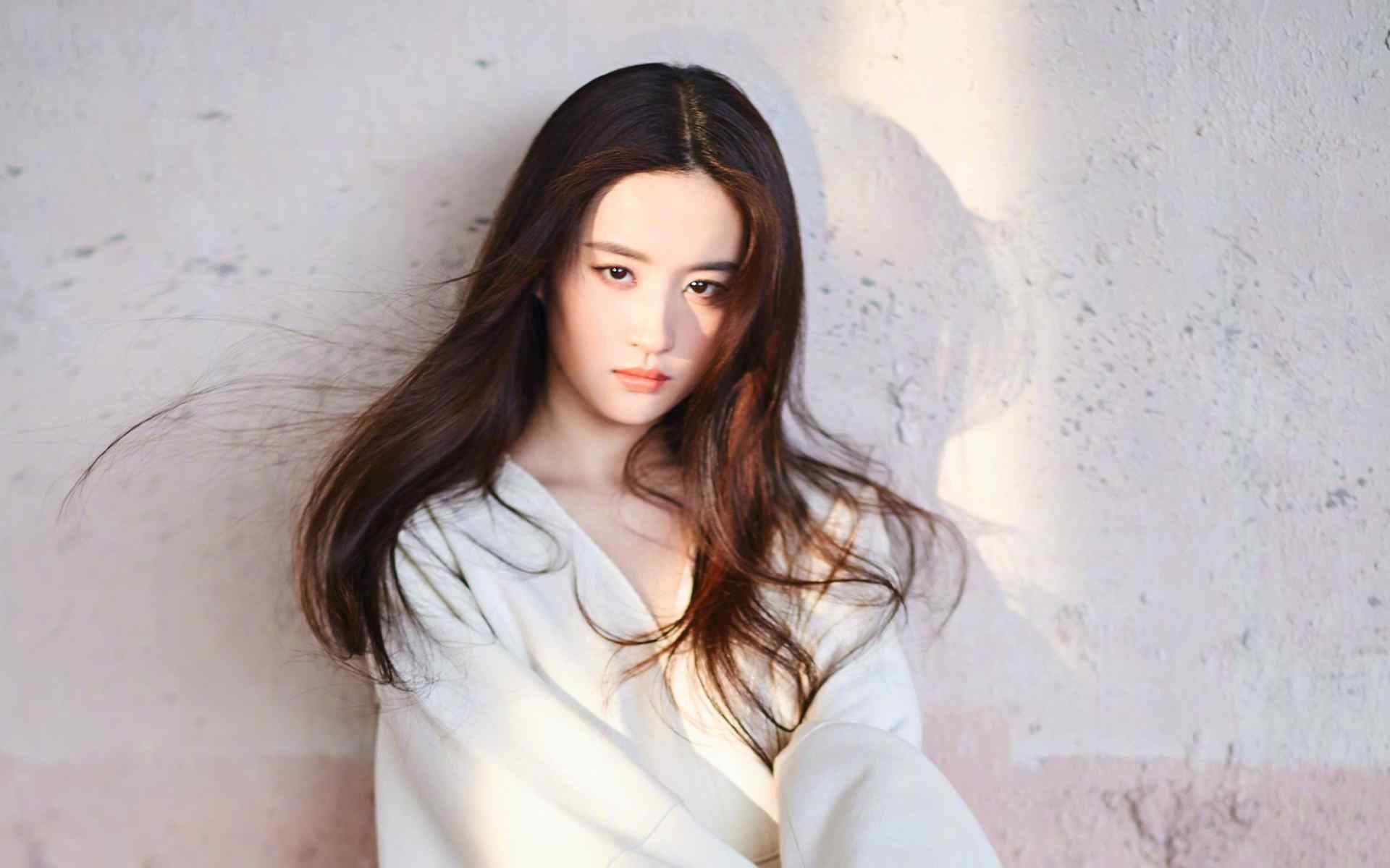 演员刘亦菲最新杂志时尚魅力写真高清壁纸图片