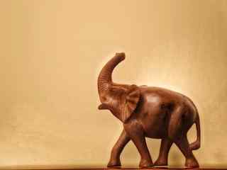 精致的大象木雕图片简约桌面壁纸
