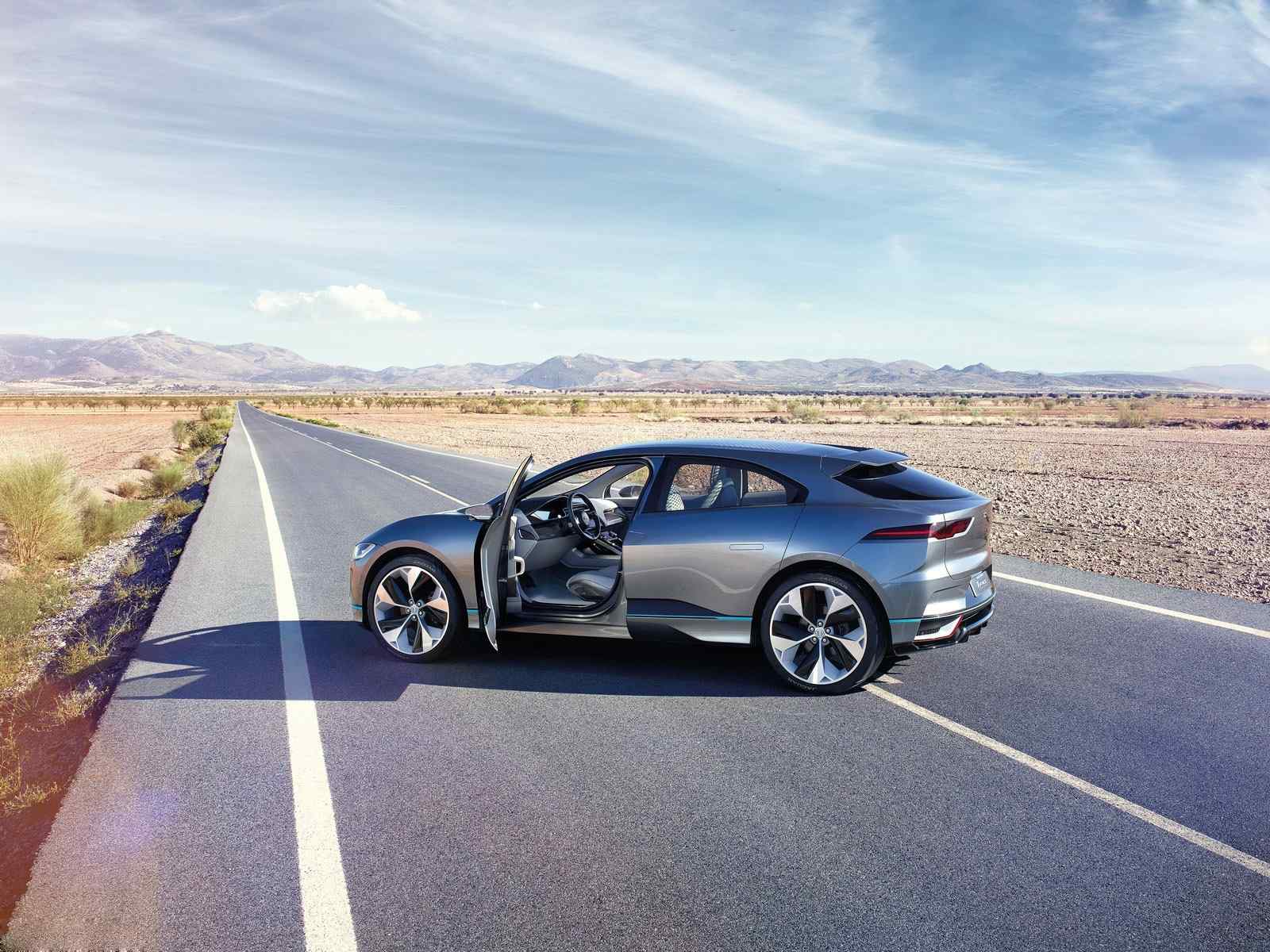 疾驰的捷豹i-pace概念车汽车图片高清电脑壁纸