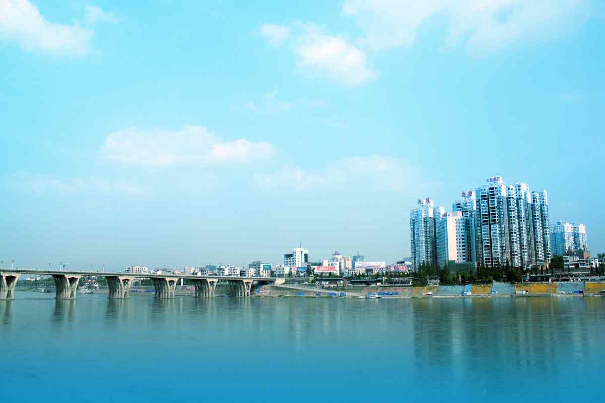 蓝天下的汉江美景图片壁纸
