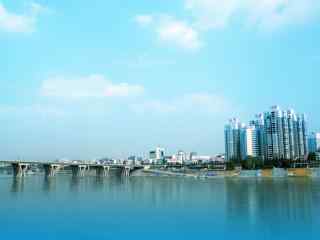 蓝天下的汉江美景