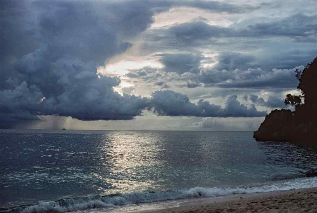 菲律宾长滩岛大气磅礴的风景壁纸