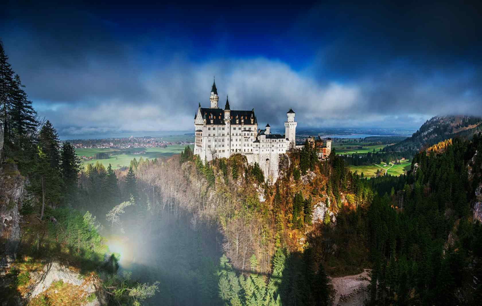 最童话的城堡之圣光中的德国新天鹅城堡