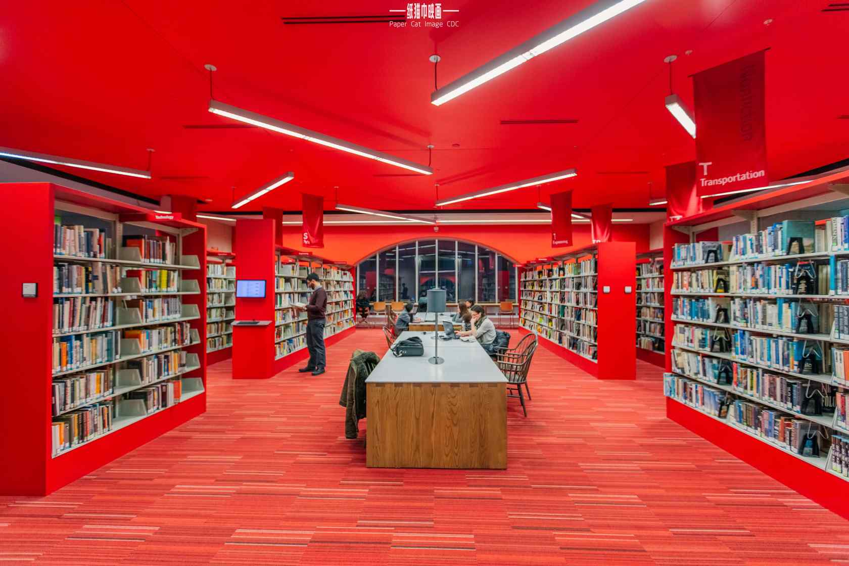 红色图书馆桌面壁纸