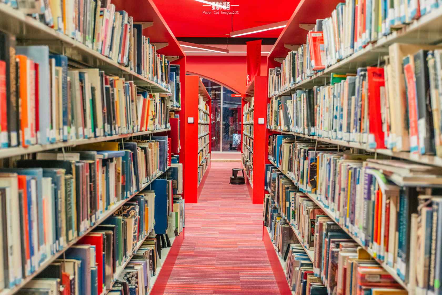 图书馆红色设计桌面壁纸