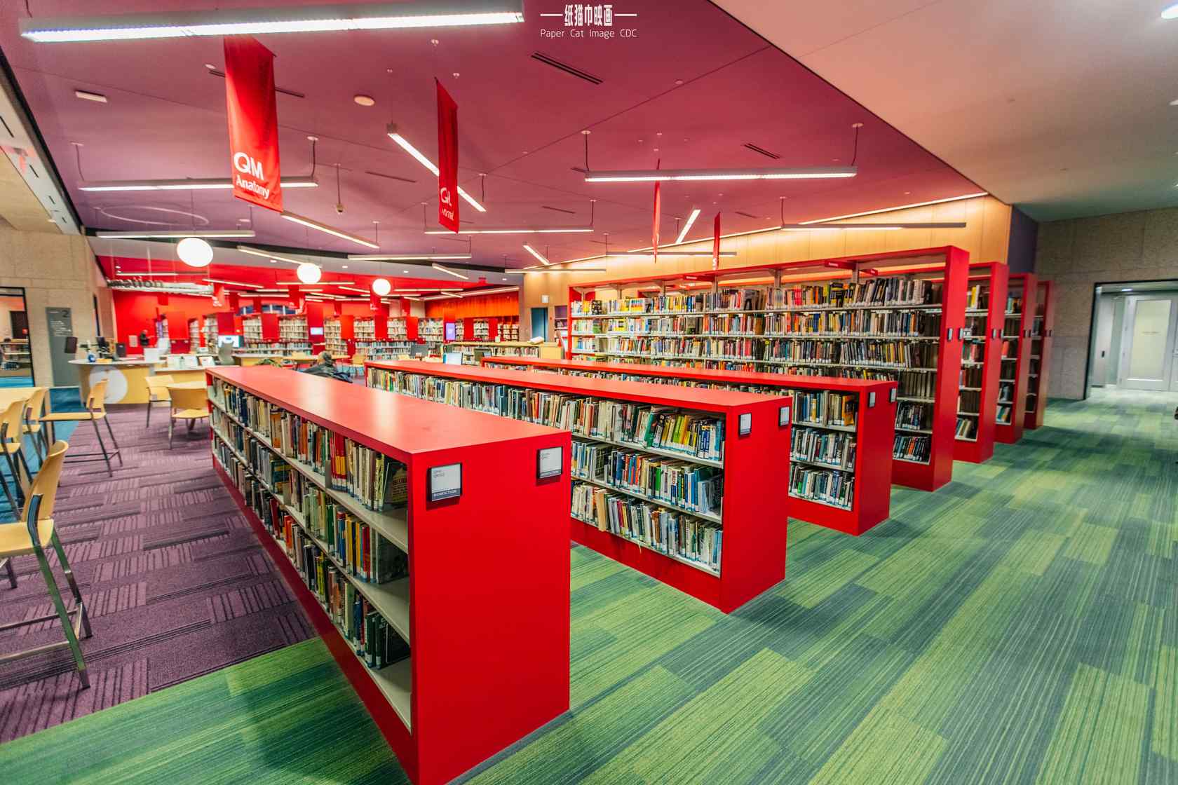红色图书馆设计桌面壁纸