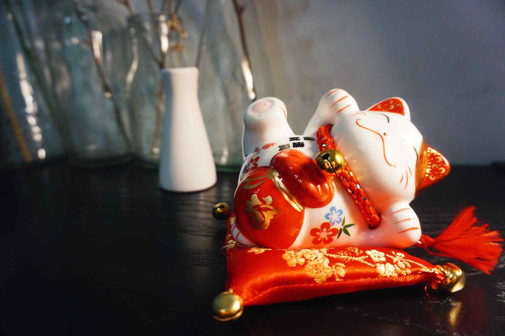 中国红可爱招财猫图片高清桌面壁纸