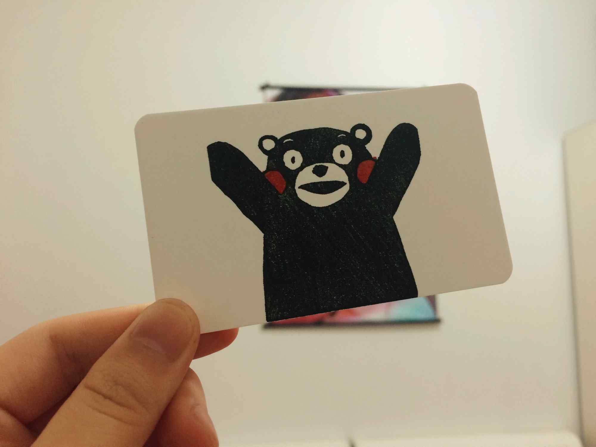 手绘熊本熊创意卡片高清桌面壁纸