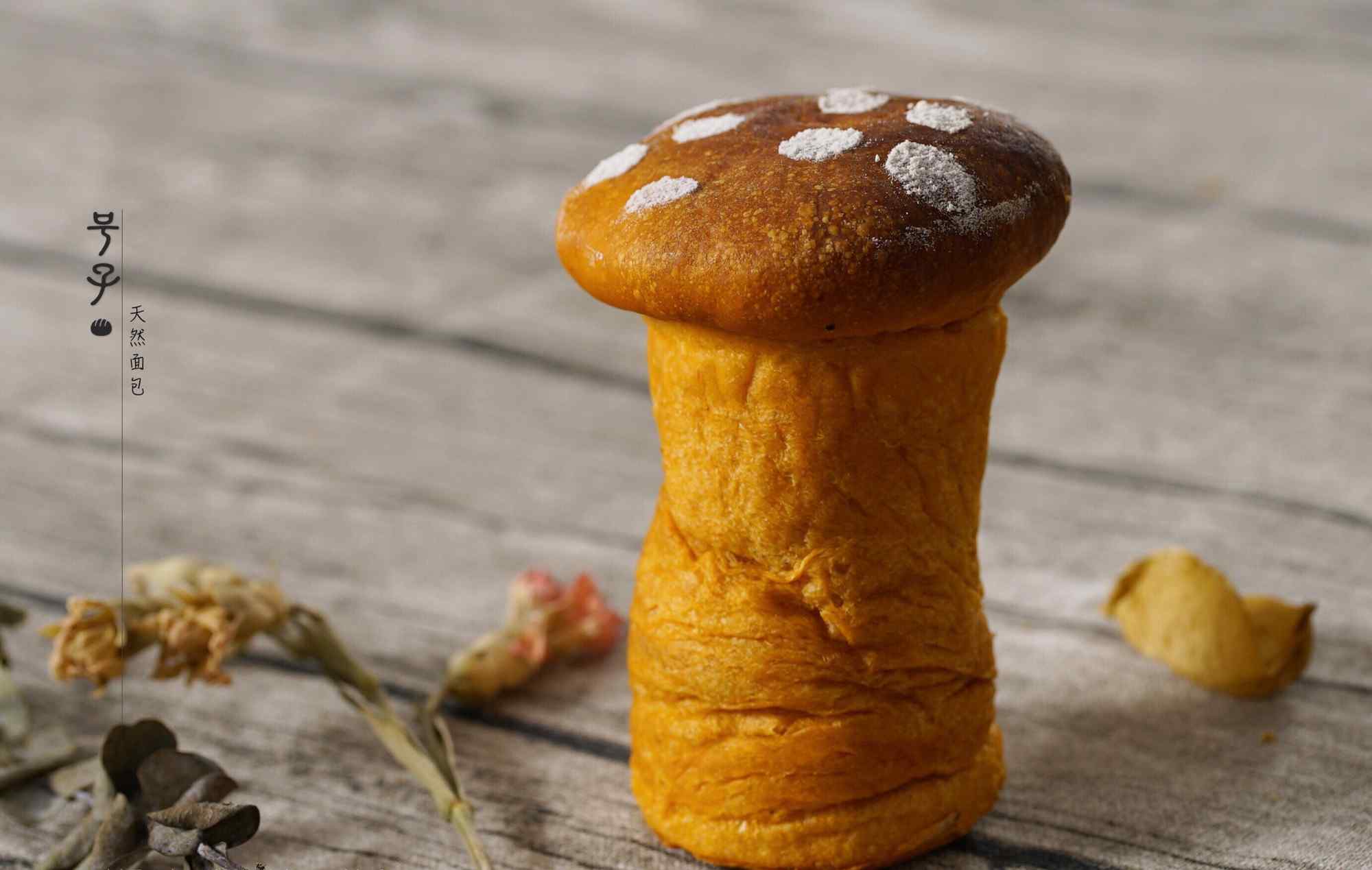 可爱的蘑菇形状的烤面包图片高清桌面壁纸
