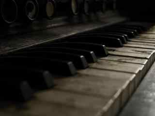 复古文艺的钢琴黑白键图片