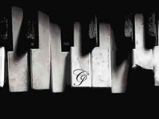 残缺的钢琴黑白键唯美图片桌面壁纸
