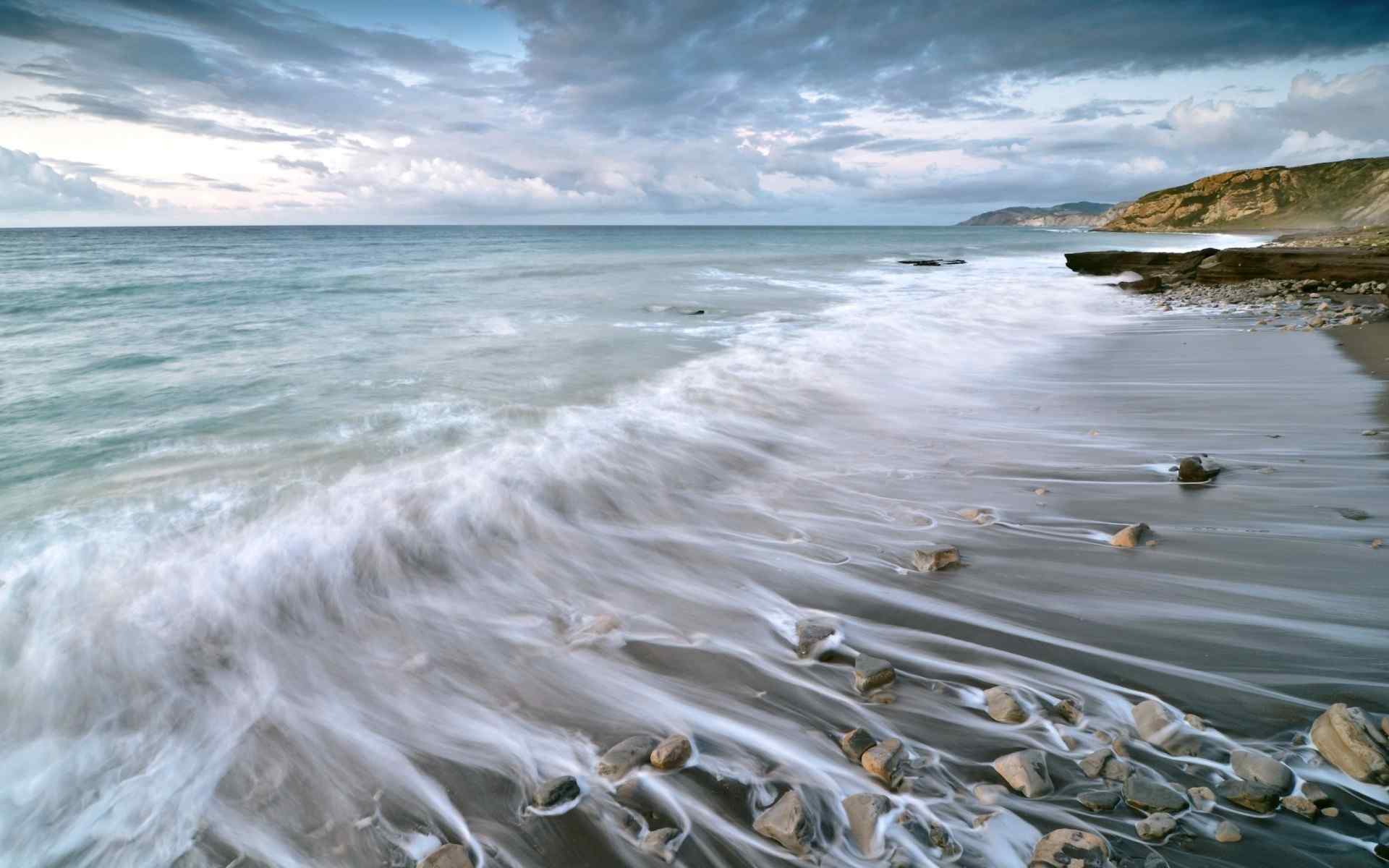 美丽沙滩海浪风景图片高清桌面壁纸