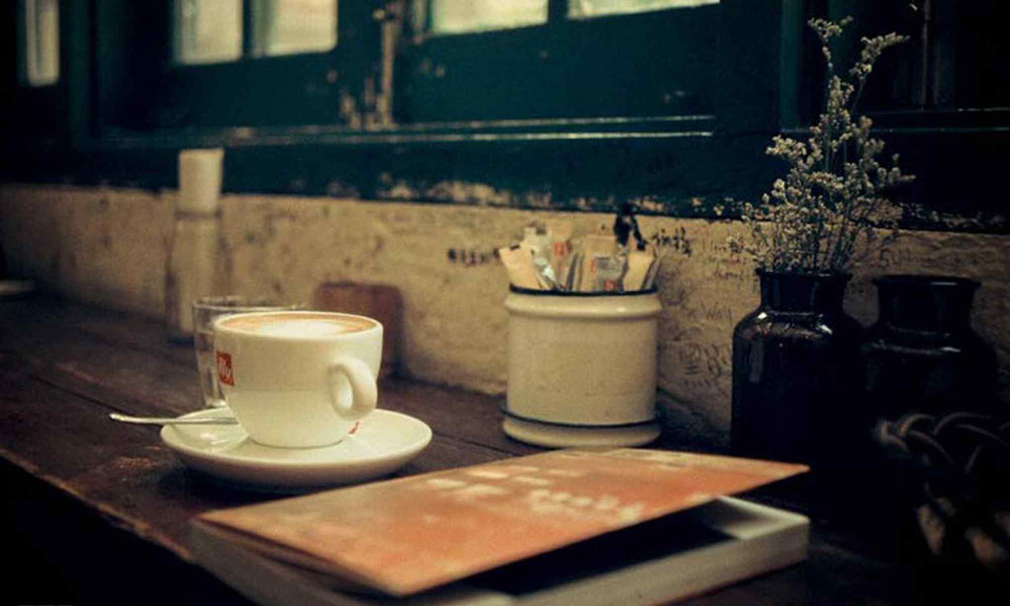  咖啡书本文艺清新摄影桌面壁纸
