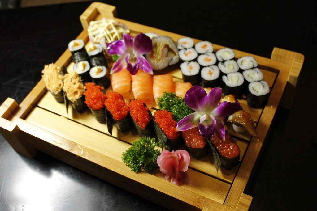 寿司海鲜寿司拼盘桌面壁纸