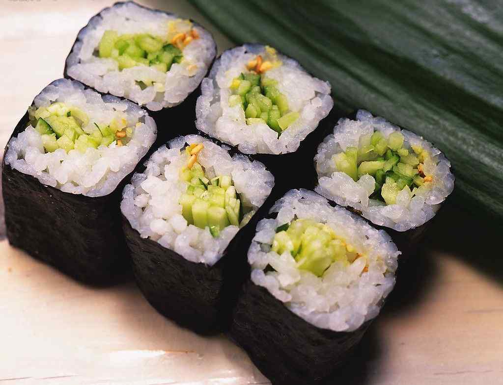 寿司青瓜卷蔬菜桌面壁纸