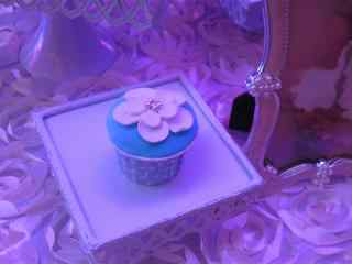 翻糖蛋糕蓝色花朵