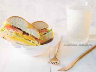小清新早餐面包图片高清桌面壁纸