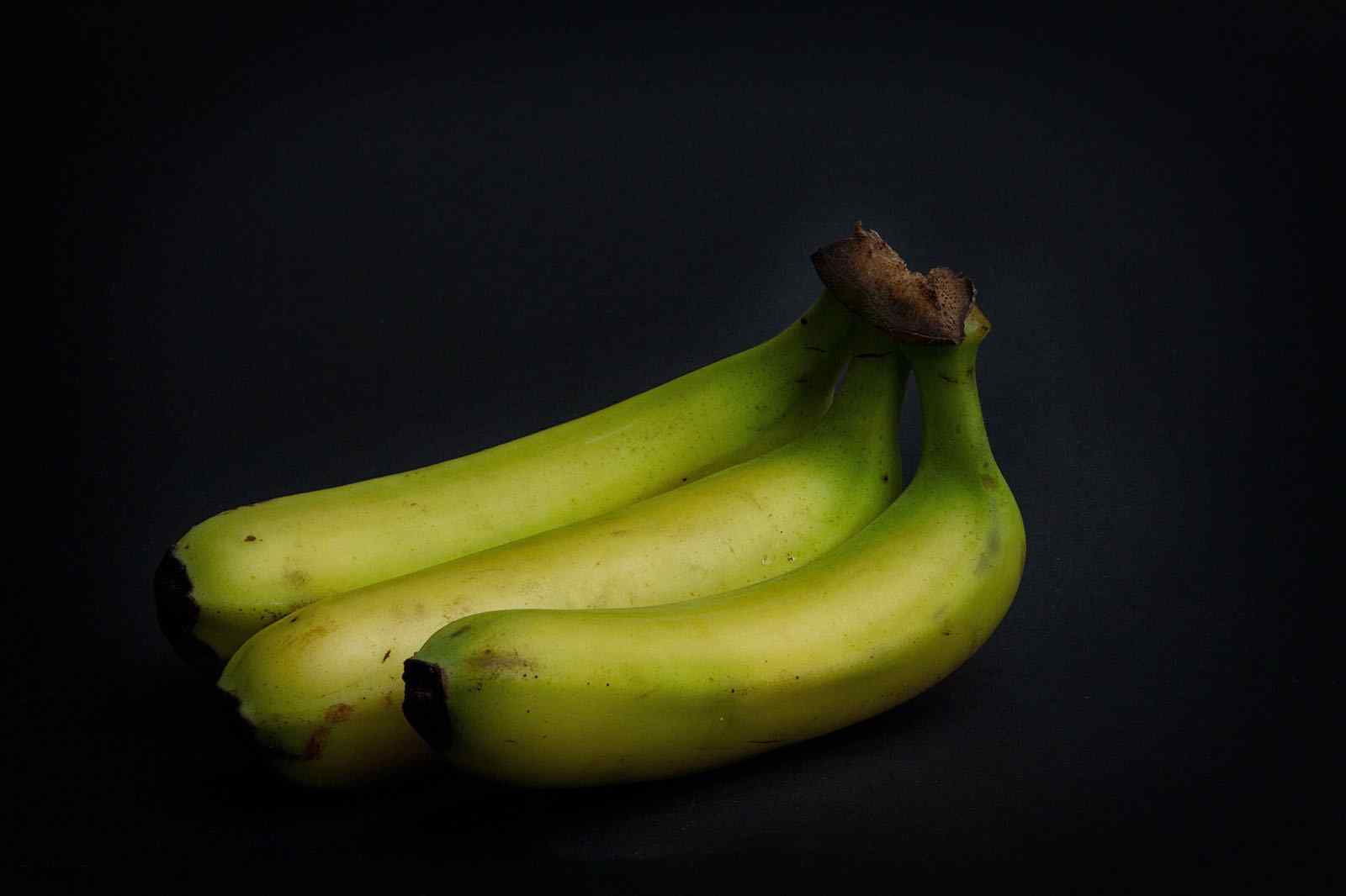 一串香蕉创意写实摄影图片桌面壁纸
