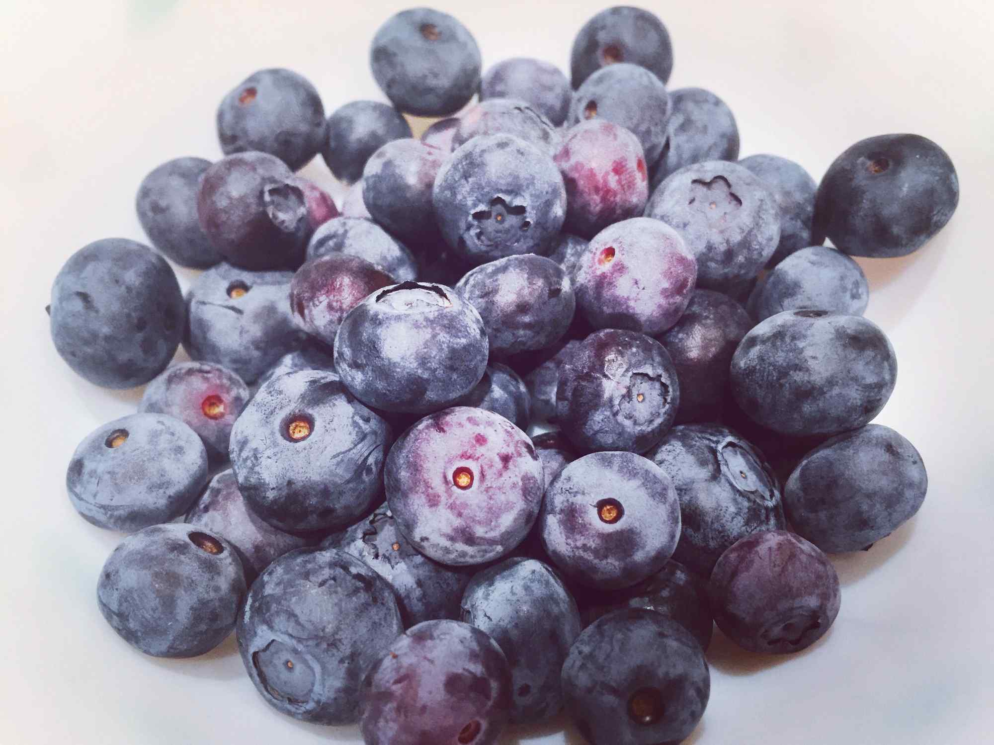 小清新好吃的蓝莓桌面壁纸