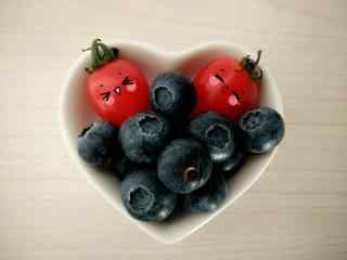 蓝莓和小番茄创意心型桌面壁纸