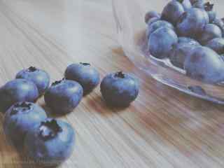 唯美小清新好看的蓝莓桌面壁纸