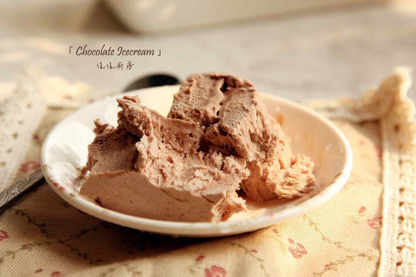 小清新可口的巧克力冰激凌桌面壁纸