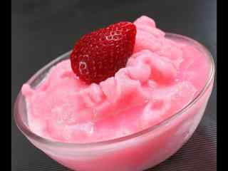 香甜可口的草莓沙冰桌面壁纸