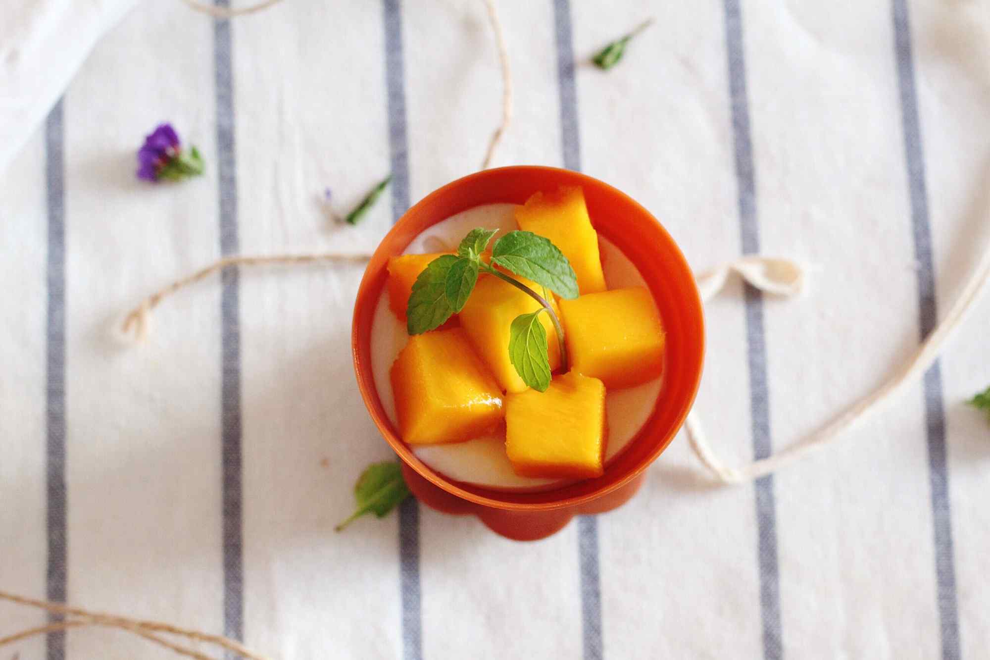 夏季甜品芒果盆栽冰淇淋桌面壁纸