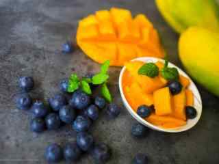 夏季美食芒果和蓝莓桌面壁纸