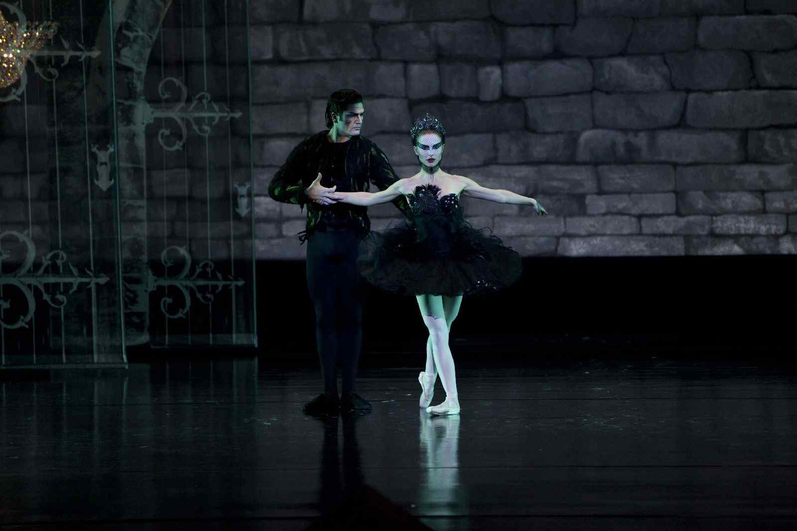 电影《黑天鹅》天鹅湖芭蕾舞蹈桌面影视壁纸2
