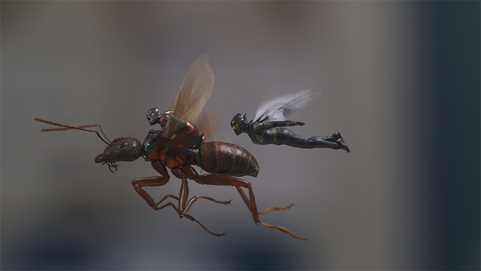 电影《蚁人2》黄蜂女和蚁人飞行剧照图片