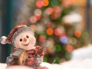 抱着小房子微笑的雪人玩偶桌面壁纸