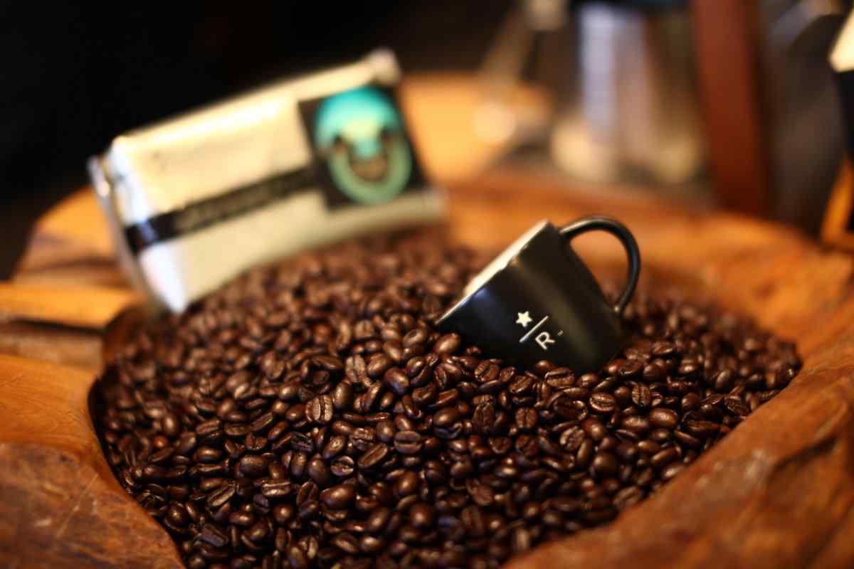星巴克高品质咖啡豆高清图片桌面壁纸