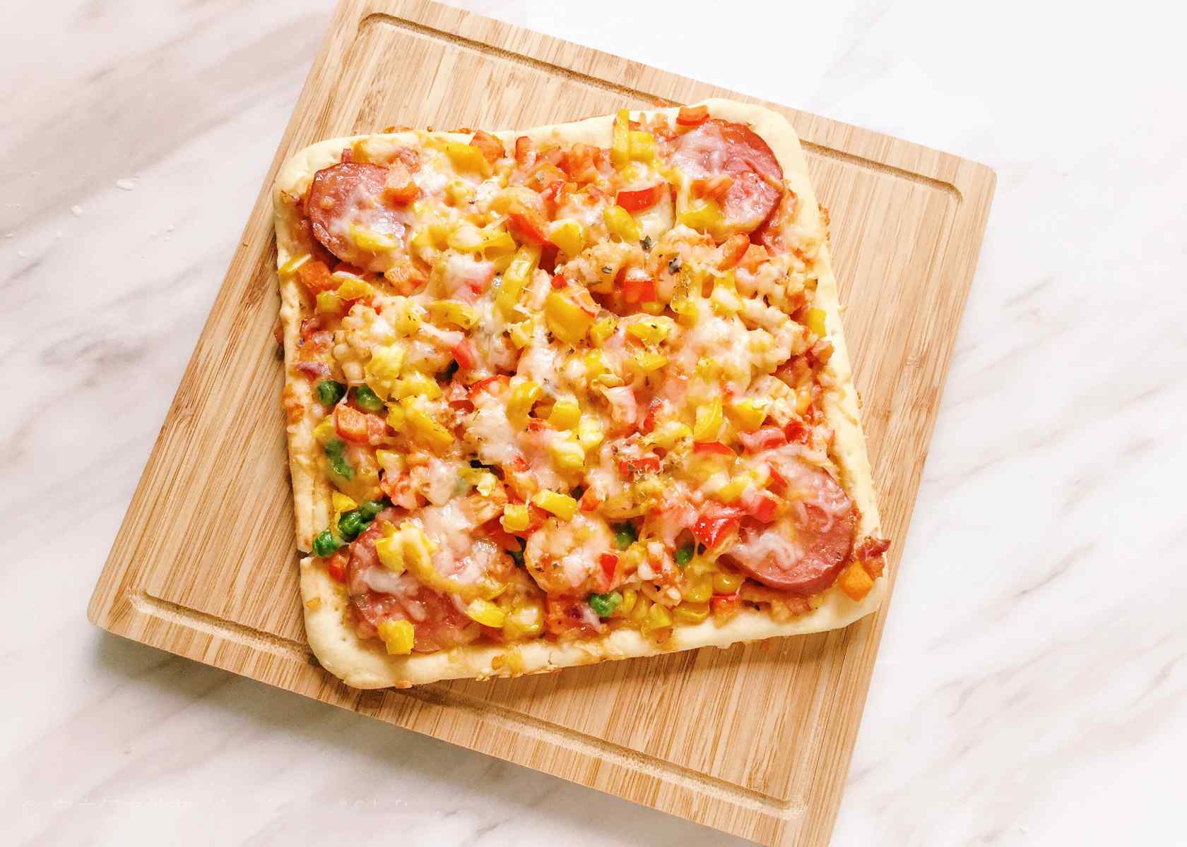 美味独特的方形披萨图片