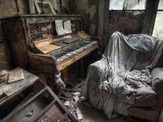 复古破损的钢琴图片桌面壁纸