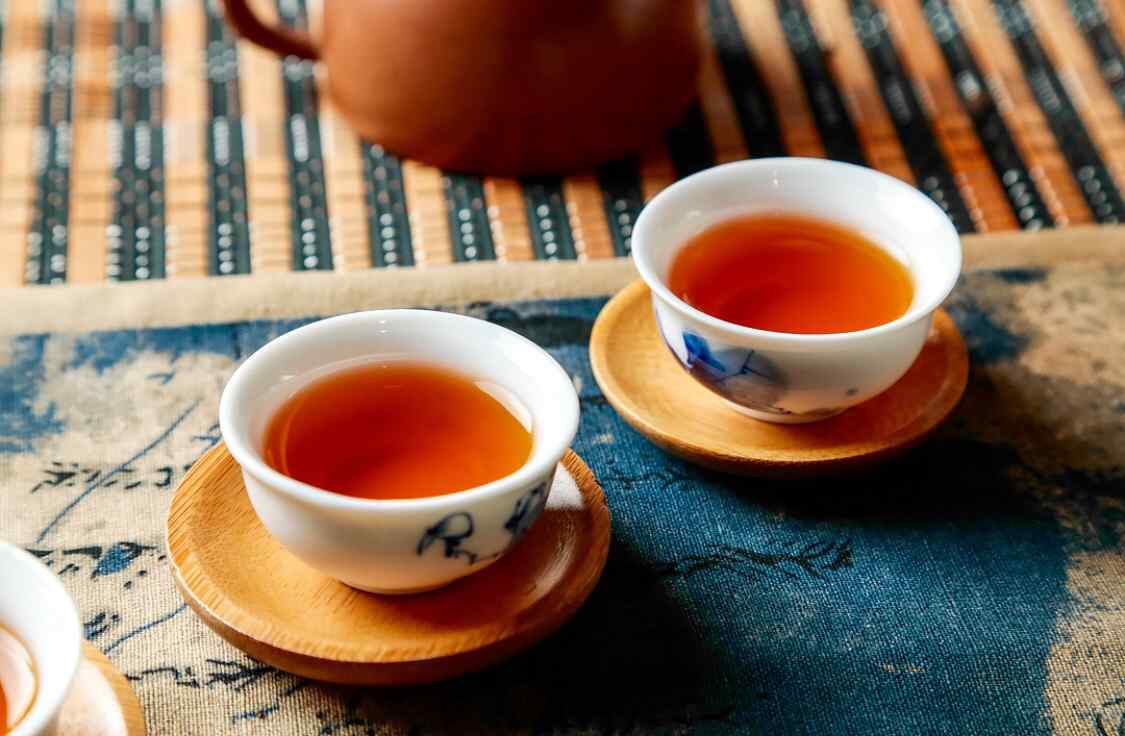 茶文化—两杯醇香红茶桌面壁纸