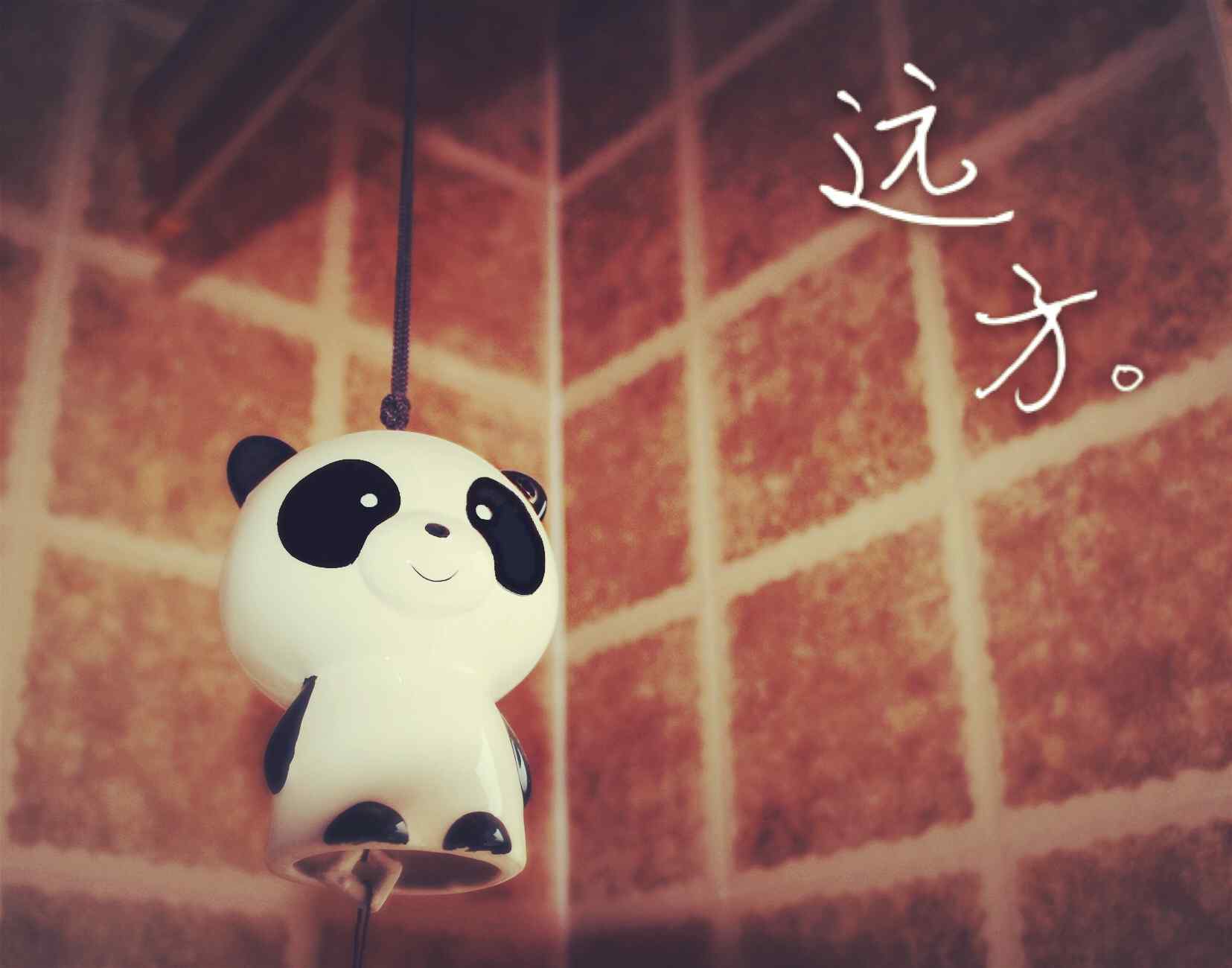 可爱的熊猫小风铃桌面壁纸