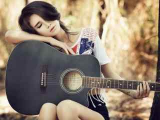 唯美美女抱着吉他