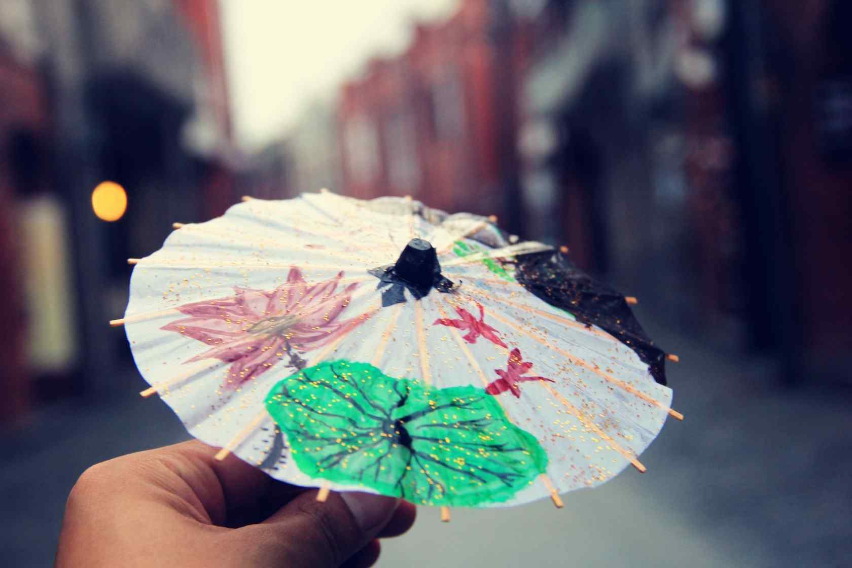 创意可爱小油纸伞摄影图片
