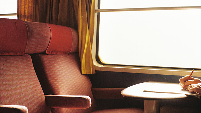 宁静火车唯美桌面壁纸图片