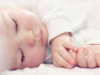 睡着的可爱小宝宝桌面壁纸