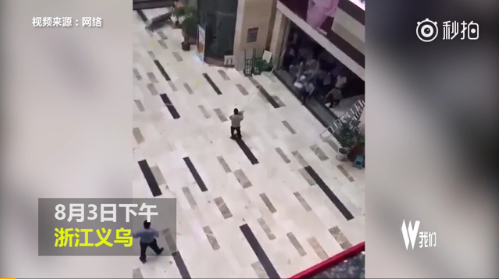 浙江义乌6岁男童＂尿停＂电梯后坠入电梯井 尚未脱险