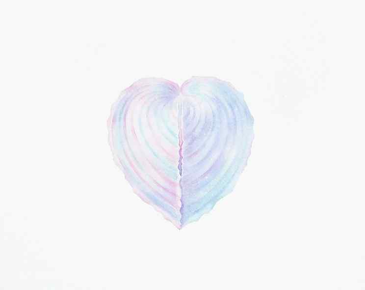 创意手绘彩色心型贝壳桌面壁纸