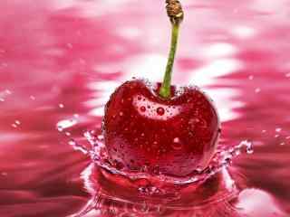 落入水中的一颗红樱桃图片桌面壁纸