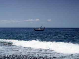 巴厘岛孤独的小船